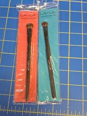 LA·LA Shadow & Smudge Brush Duo - Black Handles with Brown Bristles Set of 2